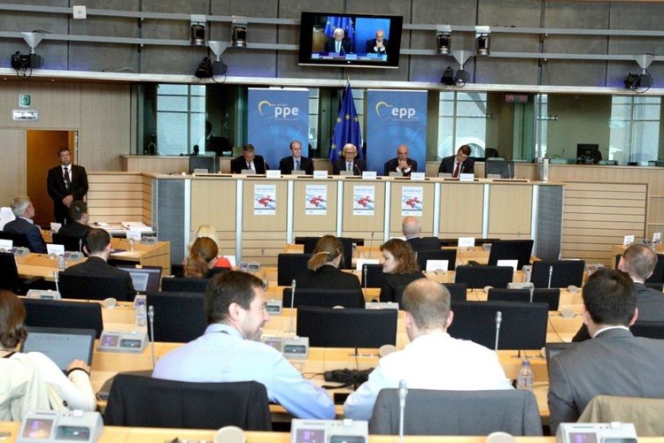 Владимир Уручев (ЕНП/ГЕРБ):  Зимният енергиен пакет ще повиши  енергийната сигурност на Европа