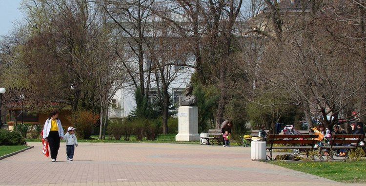 "Парк на свободата" ще се казва занапред пространството между сградите на Градска библиотека "П.Пенев", Исторически музей и паметната плоча на Освободителите, снимка -архив