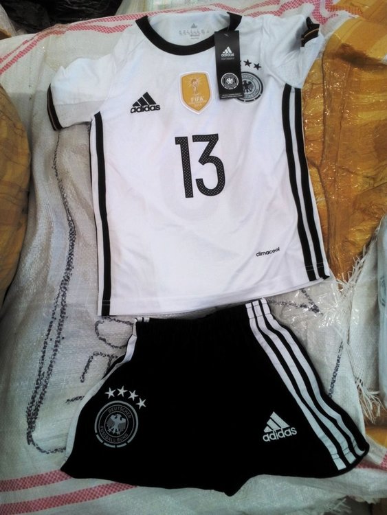 На финалната права на Евро 2016 расте контрабандата на спортни ментета