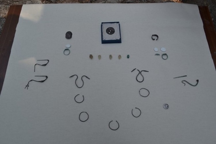 Част от накитите, с които е била погребана тракийската благородничка Снимка:НЕНКО СТАНЕВ