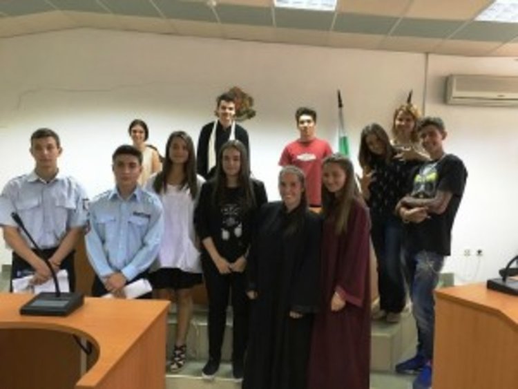 Ученици от Кърджали участваха в симулативен съдебен процес