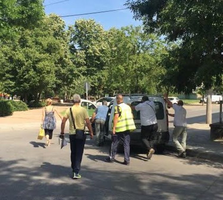 Катастрофа блокира за час кръстовище в Димитровград