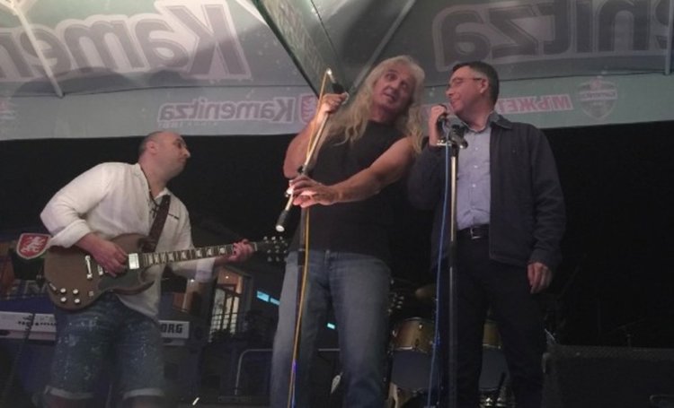 Хасан Азис грабна микрофона на първия Джулай в Кърджали