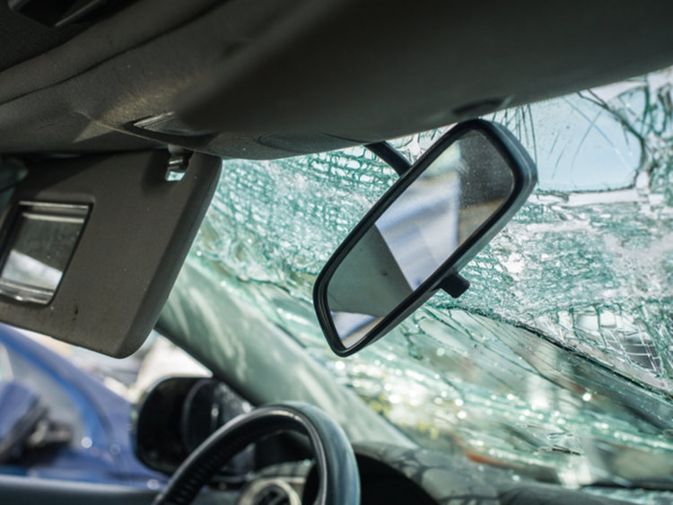 Войната на пътя продължава: Мъж пострада при катастрофа