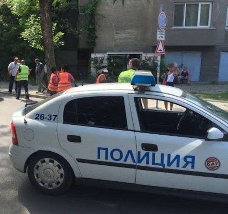 Катастрофа блокира за час кръстовище в Димитровград