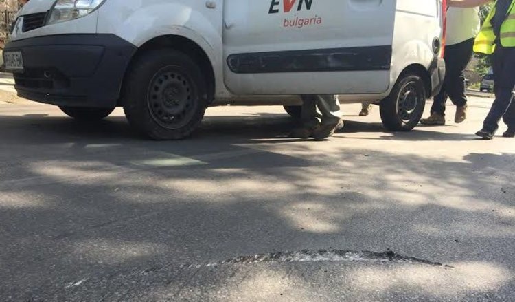 Катастрофа блокира за час кръстовище в Димитровград