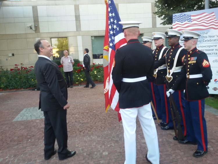 Посланик Рубин приветства морските пехотинци