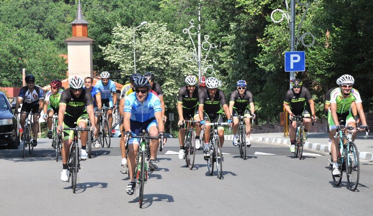 Искендер вдигна шампионска купа по колоездене