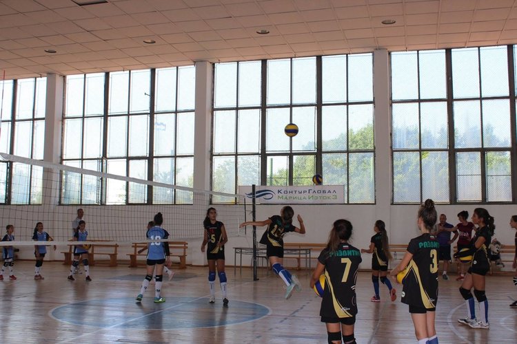 Момичетата на ВК "Раковски" с победа в приятелски турнир в Раднево