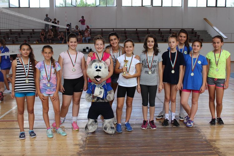 Момичетата на ВК "Раковски" с победа в приятелски турнир в Раднево