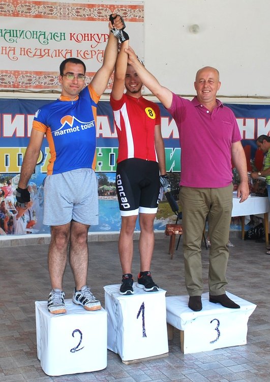 Искендер вдигна шампионска купа по колоездене