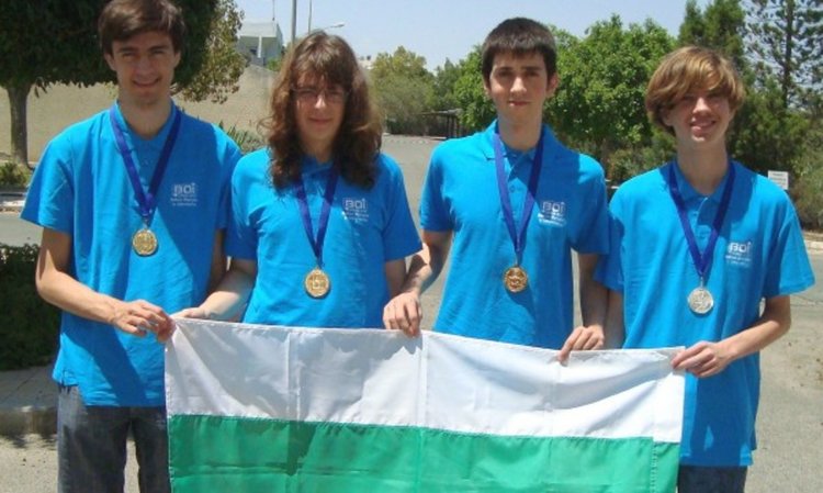 С два златни медала се връща BG отборът по информатика