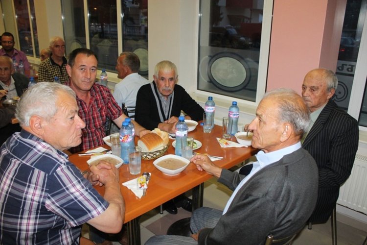 Ресми Мурад даде ифтар по случай свещената нощ Кадир