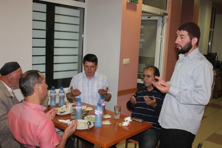 Ресми Мурад даде ифтар по случай свещената нощ Кадир