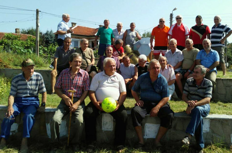 Футболна легенда дойде при златната си обувка в Книжовник