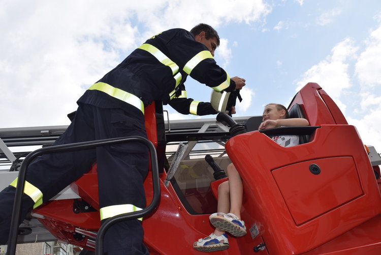 Белгийска овчарка повали „опасен престъпник“ в двора на МВР-Кърджали