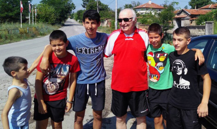 Футболна легенда дойде при златната си обувка в Книжовник