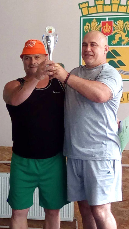 Треньорът Росен Бонев и кметът на Тополовград Божин Божинов