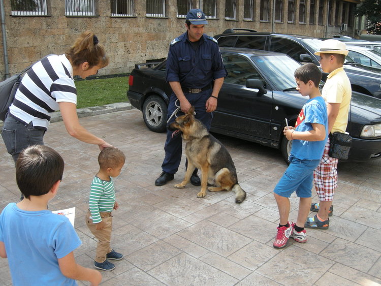 Демонстрация и стрелби за празника на МВР
