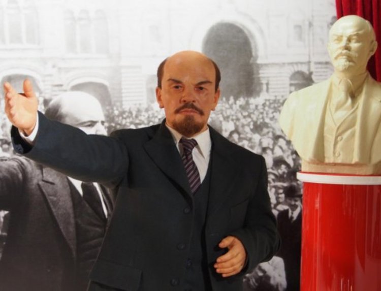 Д-р Николай Михайлов: Русия не можа да погребе Ленин  