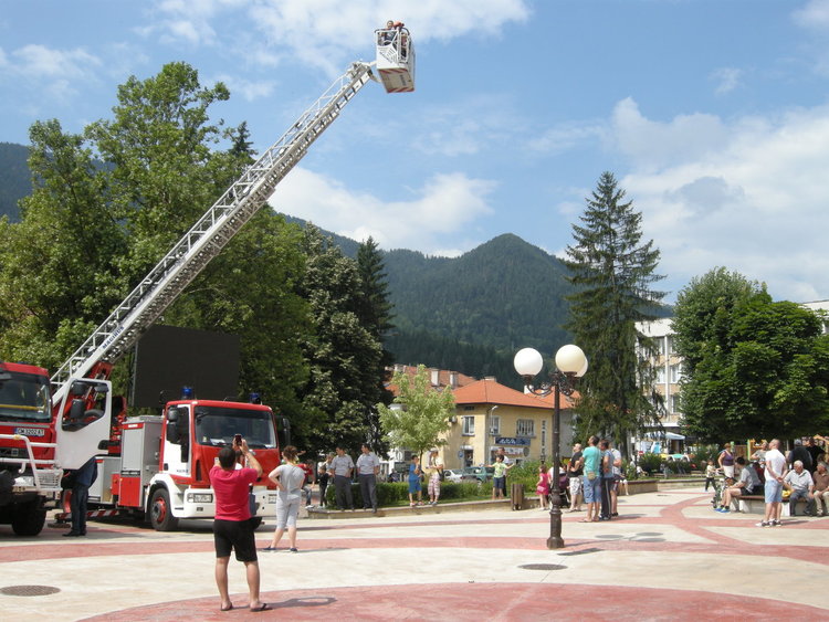 Демонстрация и стрелби за празника на МВР
