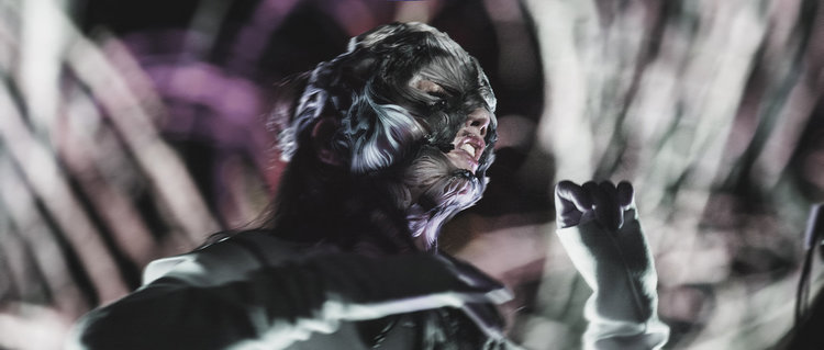 Бьорк премина към виртуална реалност в уникална маска "Без кожа" (видео)