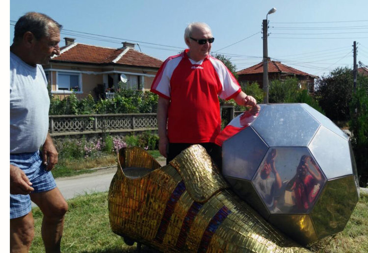 Футболна легенда дойде при златната си обувка в Книжовник