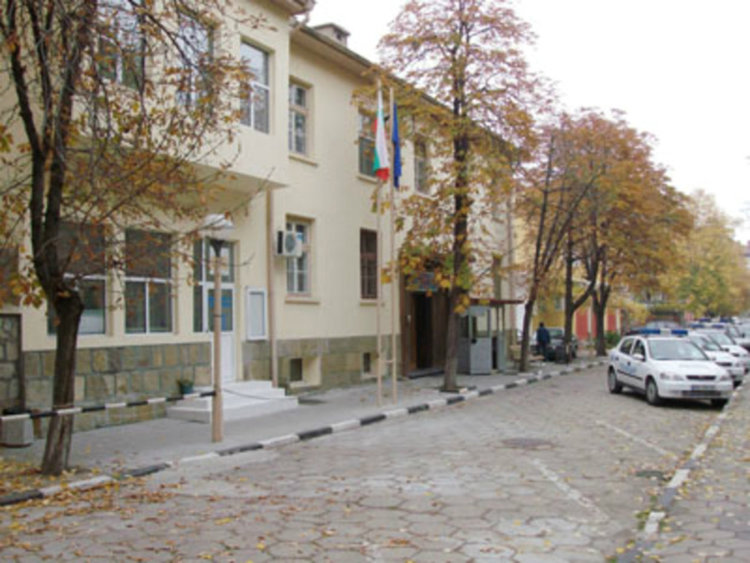 Полицията в Първомай на крак - заплашили ги по телефона 