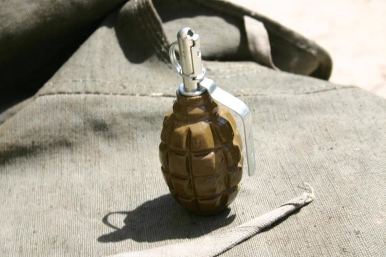 Мъж откри ръчна граната при ремонт на покрива на къща в Петково