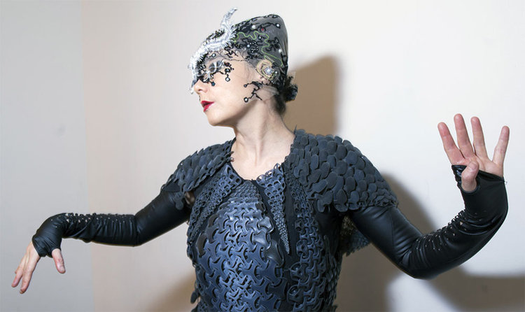 Бьорк премина към виртуална реалност в уникална маска "Без кожа" (видео)