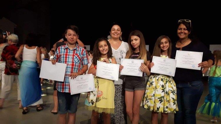 С награди от Международния фестивал на творческите състави "Приятели на България“ се завърнаха изпълнители от Детски и младежки център - Димитровград