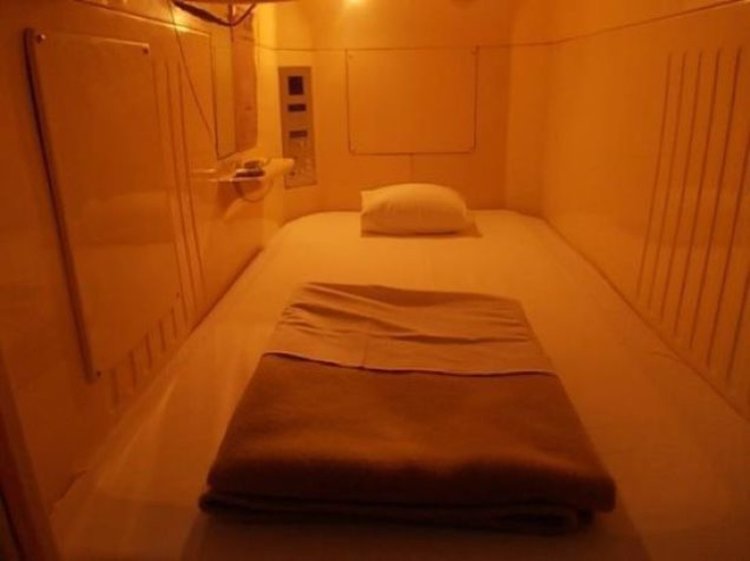 Само в Япония. Наръчник за гостите на хотел-капсула