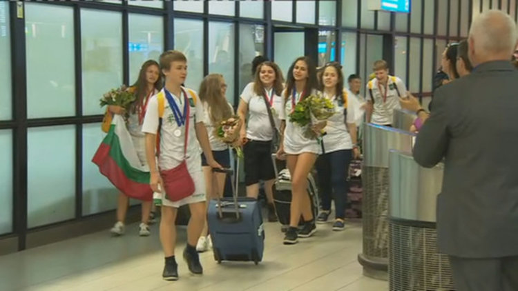15 български деца се завърнаха с 18 медала от олимпиада в Москва