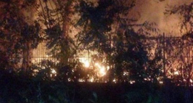 Пожар горя снощи на стадион Черноморец в Бургас