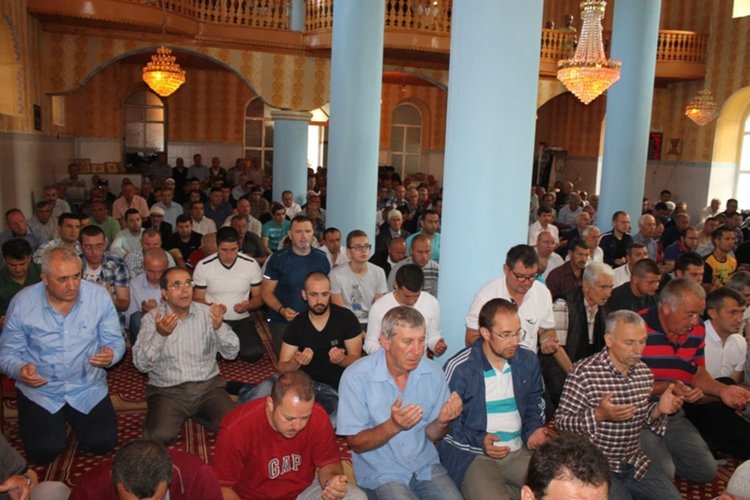 Над 800 мюсюлмани препълниха джамията в Ардино за Рамазана