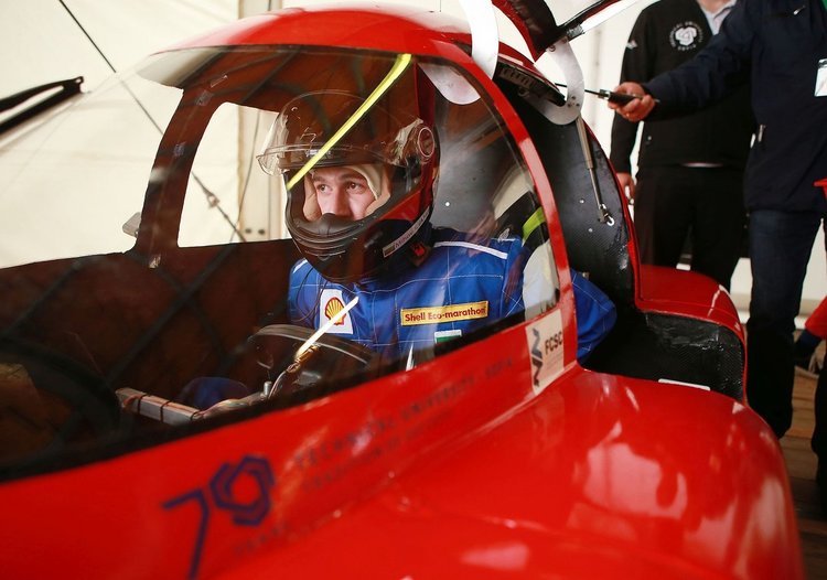 В Световния шампионат за пилоти студентът Симеон Михов от ТУ-София зае първо място сред автомобилите, задвижвани от водородна клетка