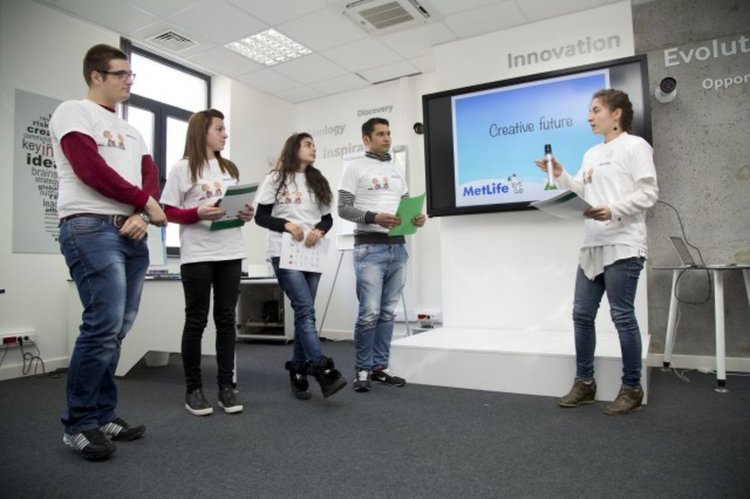 Учениците познават заложните къщи, но не знаят думата „инфлация”