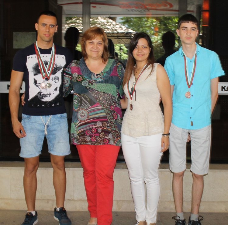 Част от собриня отбор 9-12 клас