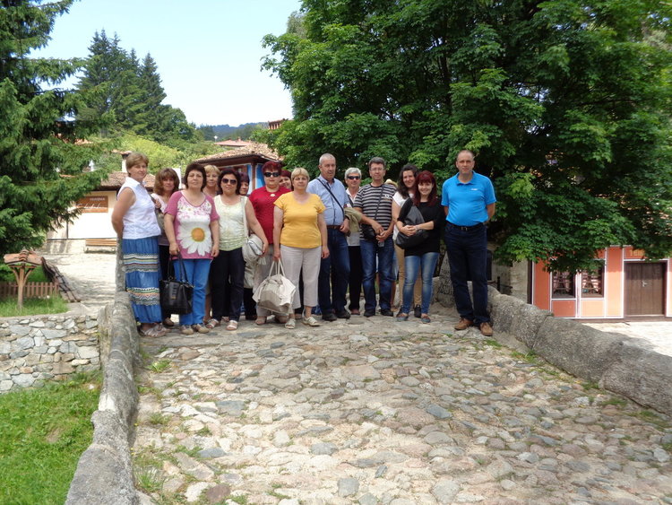 Фирма „Искра”празнува текстилния празник във възрожденска Копривщица