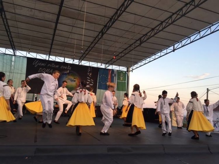 "Звездица" се завърна от участие във фестивал в Словения