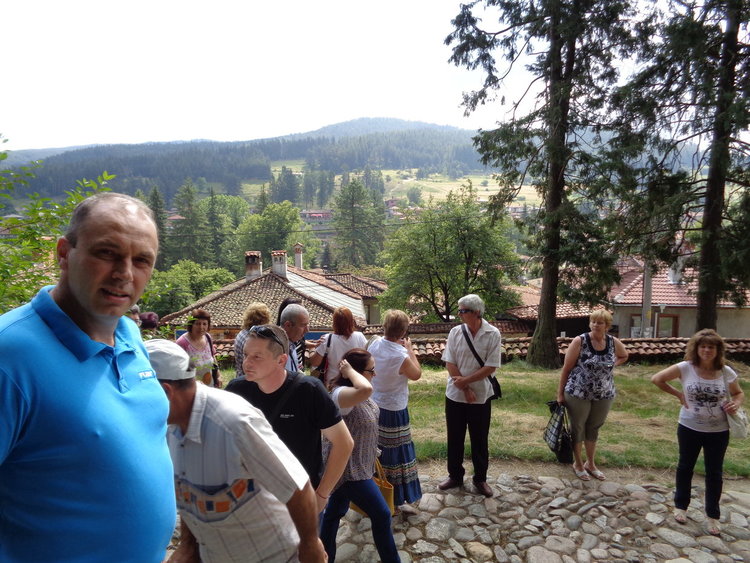 Фирма „Искра”празнува текстилния празник във възрожденска Копривщица