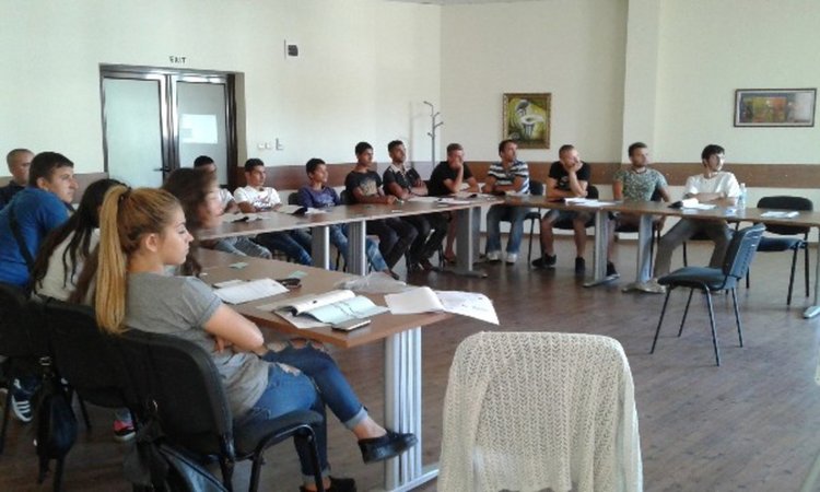 Обучават младежи по проект „Да бъдем активни – нови възможности за младежите от община Кърджали“