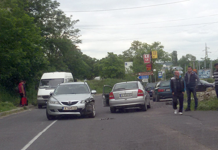 Куп катастрофи на празника на полицията,блъснаха мотоциклетист близо до КАТ