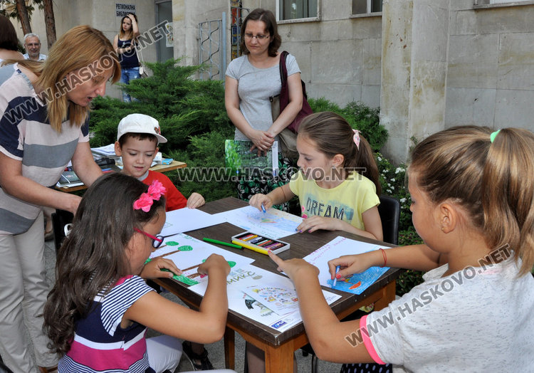Библиотеката в Хасково подарява книга срещу 5 кг хартия