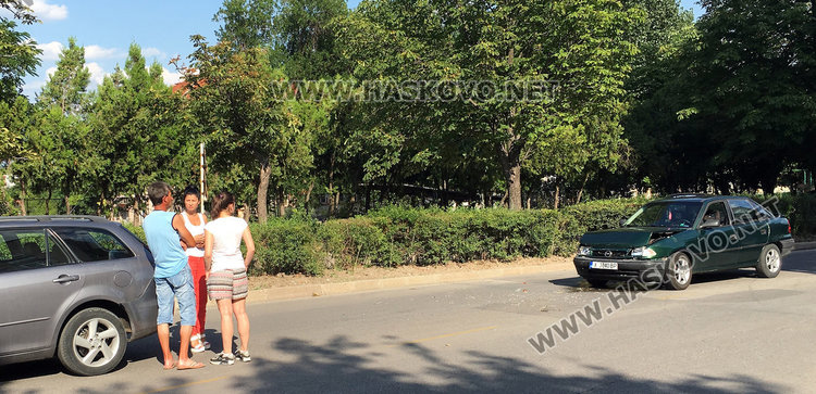 Разсеяна шофьорка намачка Опела си в Мазда до поделението в Кенана