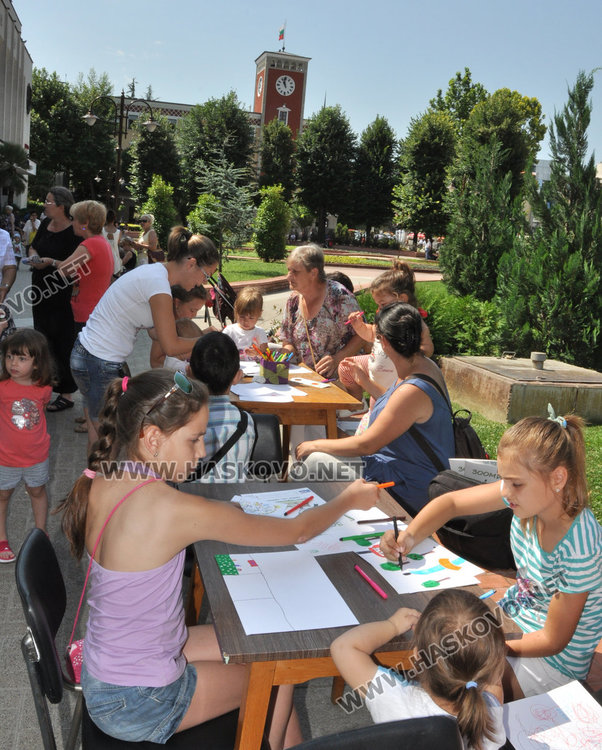 Библиотеката в Хасково подарява книга срещу 5 кг хартия