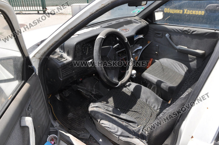 Опел ръждясва на Наказателния паркинг в Хасково вече 4 години