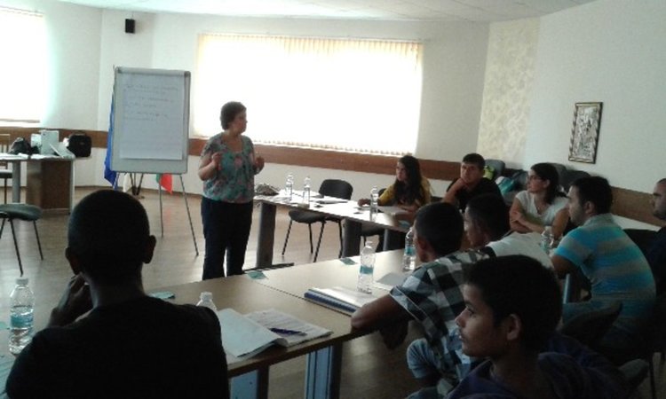 Обучават младежи по проект „Да бъдем активни – нови възможности за младежите от община Кърджали“