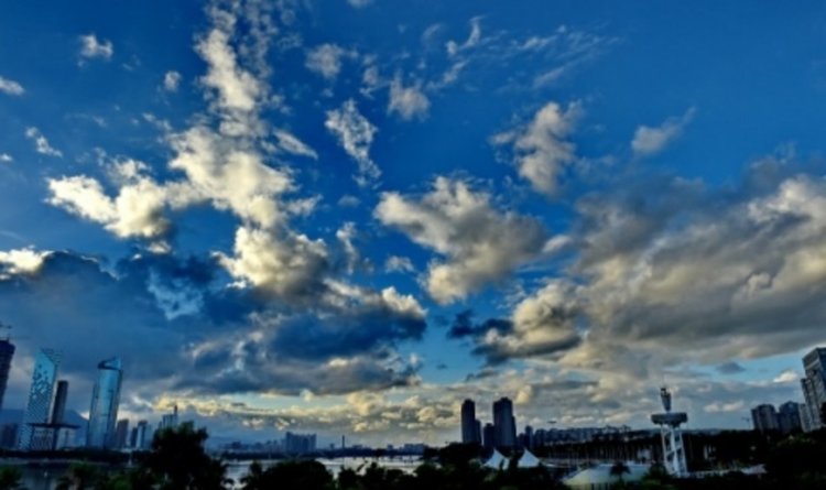 Тайфун изправи Тайван на нокти