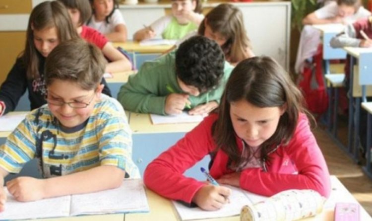 Вкарват британския модел в училище